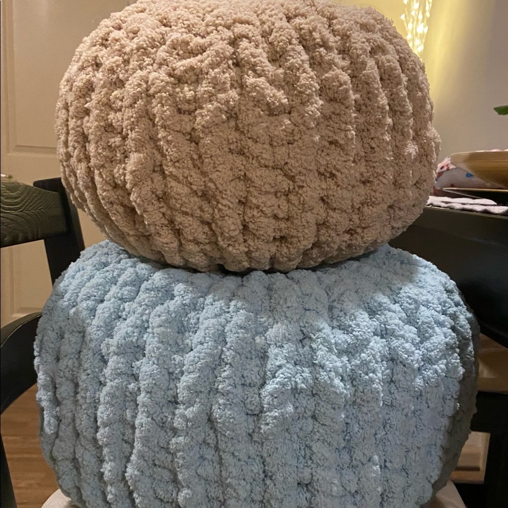 Chunky Knit Pillow Pouf
